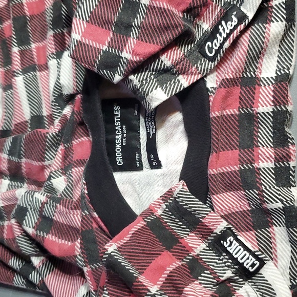 3 for $30 Crooks and Castles crop top - Picture 5 of 6